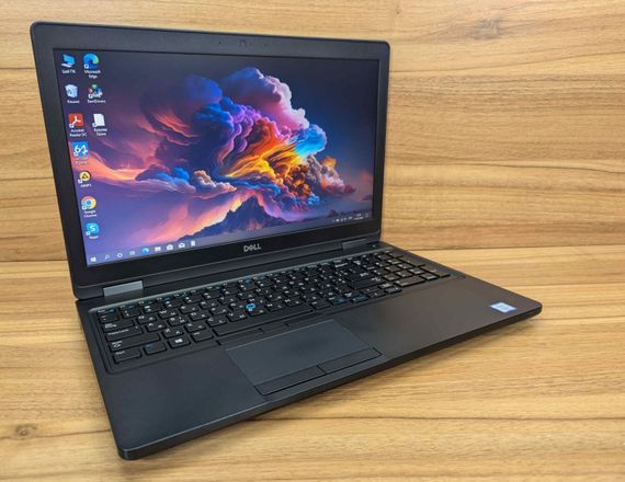 Ультрабук Dell Latitude 5590 / 15.6" (1366x768) TN / Intel Core i5-7300U (2 (4) ядра по 2.6 - 3.5 GHz) / 8 GB DDR4 / 256 GB SSD / Intel HD Graphics 620 / WebCam / HDMI / Windows 10 б/у + Подарок Новая беспроводная мышь USB | Зображення 3