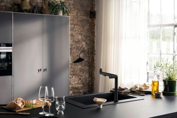 Змішувач для кухні Hansgrohe Aqittura M91, довж.виливу - 285мм, поворотний, 1важіль, FilterSystem 240, чорний матовий (76804670) | Зображення 1