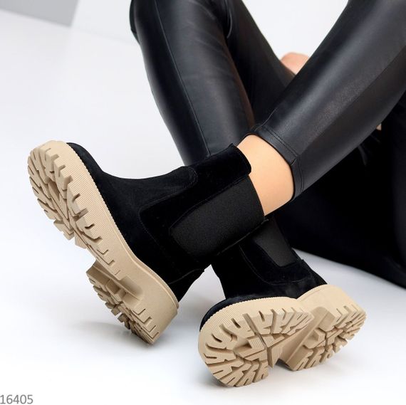 Повседневные черные замшевые ботинки челси на бежевой подошве | Зображення 2