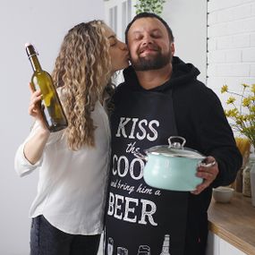 Фартук полноцветный Сolorful Kiss the cook and bring him a beer