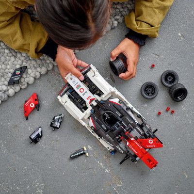 Конструктор LEGO Technic Formula E Porsche 99X Electric 422 детали (42137) | Зображення 6