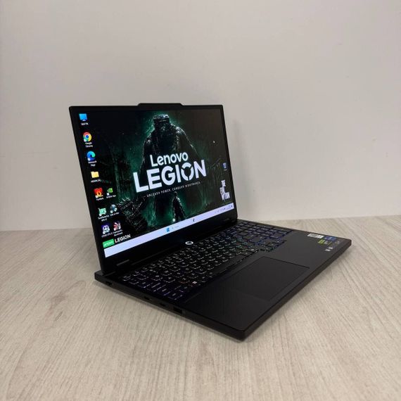 Игровой ноутбук Lenovo Legion 5 15IRX10 / 15.1" (2560x1600) OLED / Intel Core i7-14700HX (20 (28) ядер по 1.5 - 5.5 GHz) / 16 GB DDR5 / 1000 GB SSD / nVidia GeForce RTX 5070, 8 GB GDDR7, 128-bit / WebCam б/у | Зображення 2