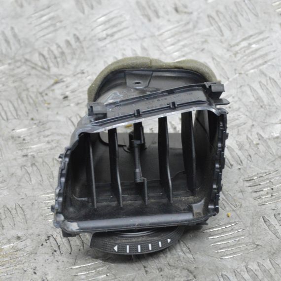 Решітка вентиляції ліва Volkswagen Golf VII 2012-2020 Дефлектор обдува лівий Фольксваген Гольф 7 5G1819703G