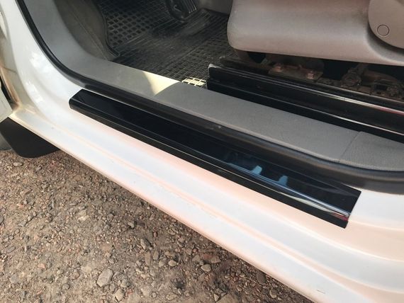 Накладки на дверні пороги (ABS-пластик) 3 шт, Мат для Volkswagen Caddy 2010-2015рр | Зображення 1