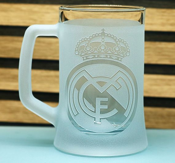 Пивной бокал 670 мл Реал Мадрид Real Madrid с гравировкой подарок для фаната ФК футбольная кружка