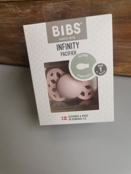 Соска пустушка BIBS 0-6 міс Infinity Silicone Symmetrical (симетрична) – Blossom