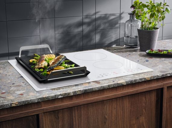 Варильна поверхня Electrolux індукційна LIV63431BW | Зображення 1