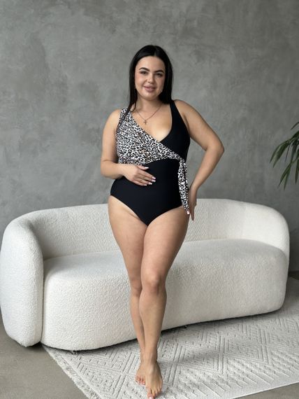Суцільний чорний купальник PLUS SIZE  з лео принтом | Зображення 1