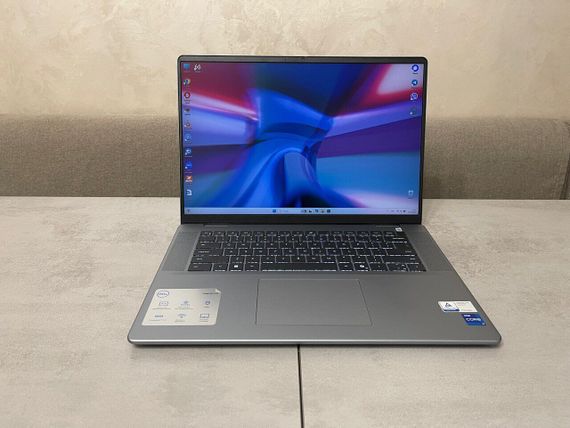 Ноутбук Dell Inspiron 16 Plus 7640 / 16" (2560x1600) IPS / Intel Core i7-13620H (10 (16) ядер по 3.6 - 4.9 GHz) / 16 GB DDR5 / 1000 GB SSD M.2 / Intel UHD Graphics / WebCam б/у | Зображення 1