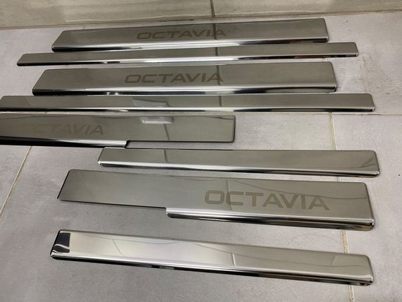 Накладки на пороги Carmos (8 шт, нерж.) для Skoda Octavia II A5 2006-2010рр | Зображення 4