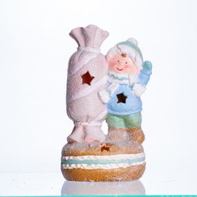 Новорічна декоративна фігурка з підсвіткою 12.5×9×21 см Новорічний декор Дитина з цукеркою з порцеляни CR-6-11