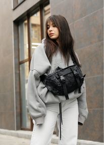 Жіноча сумка бананка Sambag Dynamicdart чорна 38 × 21 × 7 см (80411702)