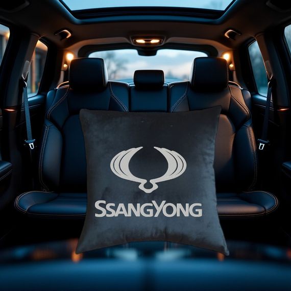 Авто Подушка c вышивкой логотипа марки саньенг SsangYong черный автомобилисту 00168