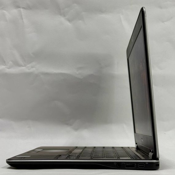 Нетбук Dell Latitude E7240 / 12.5" (1366x768) TN / Intel Core i5-4200U (2 (4) ядра по 1.6 - 2.6 GHz) / 8 GB DDR3 / 128 GB SSD / Intel HD Graphics 4400 / WebCam / Windows 10 Pro б/у | Зображення 4