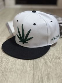 Кепка снепбек (Snapback) лист коноплі  Біло-зелений 56-61р (9077)