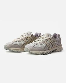 Демісезонні кросівки Asics колір бежевий