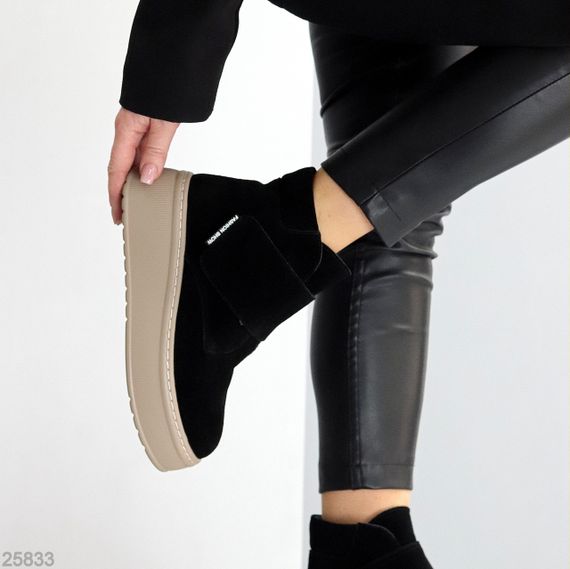 Модні замшеві зимові чорні прошиті черевики на бежевій платформі | Зображення 8