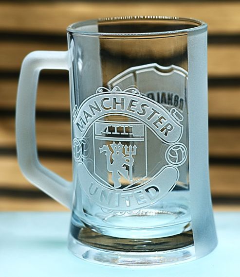 Пивний келих 670 мл Манчестер Юнайтед FC Manchester з гравіюванням подарунок для фаната  футбольний кухоль Роналдо | Зображення 2