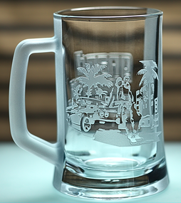 Пивний келих з ручкою 670 мл ГТАз гравіюванням  кружка Grand Theft Auto Подарунок геймеру GTA