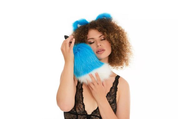 Анальный меховый хвост без пробки, Ярко-синий с белым кончиком, OKOVA sexstyle | Зображення 2