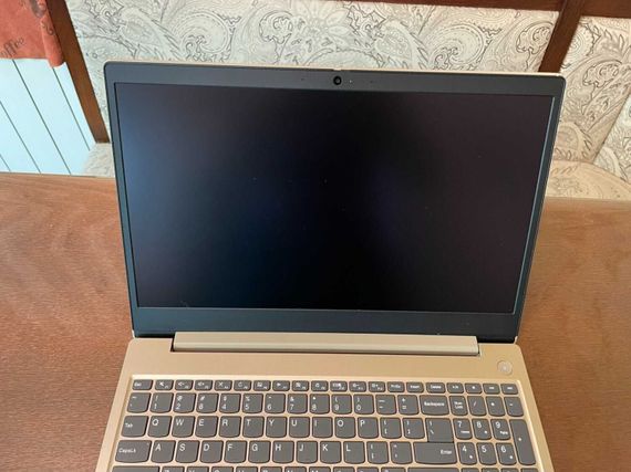 Ультрабук Lenovo IdeaPad 3 15IIL05 / 15.6" (1920x1080) IPS / Intel Core i3-1005G1 (2 (4) ядра по 1.2 - 3.4 GHz) / 12 GB DDR4 / 256 GB SSD / Intel UHD Graphics / WebCam б/в | Зображення 2