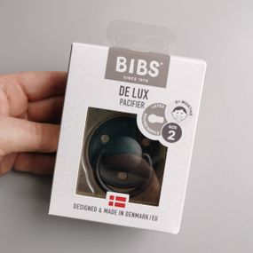 Соска пустушка Bibs De Lux round 6-18 міс Latex Black