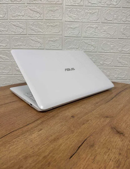 Ноутбук Asus E502NA White FHD Pentium N4200 4Gb HDD 500Gb Б/В | Зображення 4