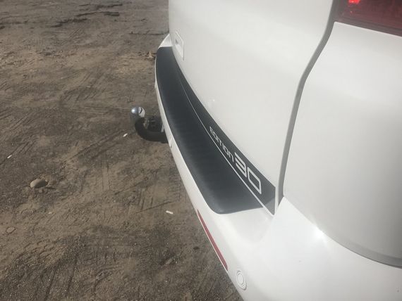 Накладка на задний бампер с загибом (ABS-пластик) Матовая для Volkswagen T5 Caravelle 2004-2010 гг | Зображення 3