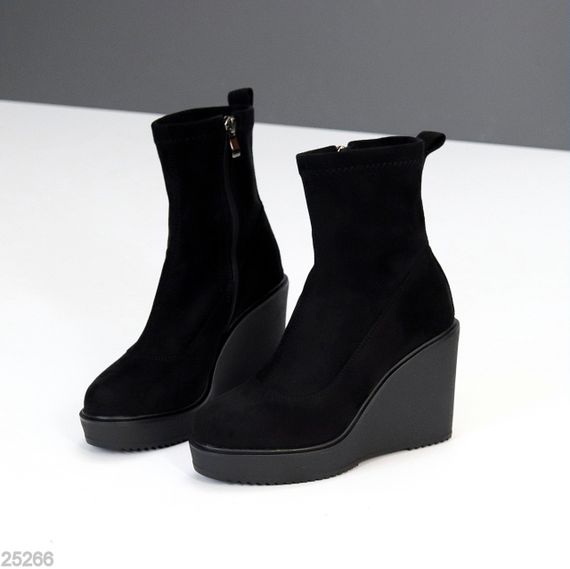 Елегантні м'які чорні замшеві черевики на танкетці | Зображення 3