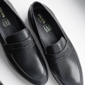 Обирай синьо-чорні лофери 44 розмір туфлі