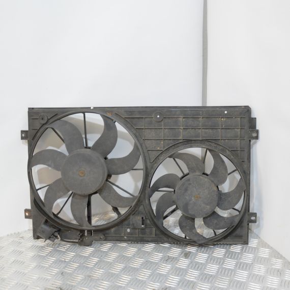 Вентилятор радіатора Volkswagen Golf V Pasasr B6 B7 Touran Дифузор Фольксваген Гольф Пассат Туран 1K0121207T | Зображення 1