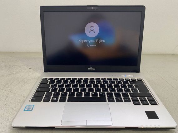 Ультрабук Б-класс Fujitsu LifeBook S936 / 13.3" (1920x1080) IPS / Intel Core i5-6200U (2 (4) ядра по 2.3 - 2.8 GHz) / 8 GB DDR4 / 128 GB SSD / Intel HD Graphics 520 / WebCam б/у | Зображення 1