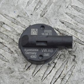 Датчик удару airbag передніх лівих дверей Volkswagen Golf VII 2012-2020 Датчик удару Фольксваген 5Q0959354