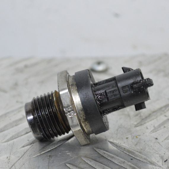 Датчик тиску палива 1.3 / 2.0 CDTI Opel Astra J Corsa D Insignia Meriva B Опель 55207677 0281002903