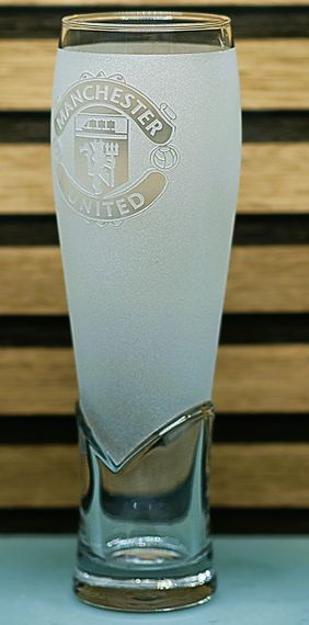 Пивний келих крафт 440мл ФК Манчестер Юнайтед Manchester United з гравіюванням подарунок для фана футбол матовий | Зображення 2