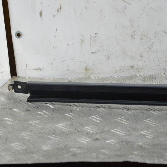 Направляюча зсувних дверей Volkswagen T4 1991-2003 Направляюча роликів бічних дверей Фольксваген 7D1843872A | Зображення 1