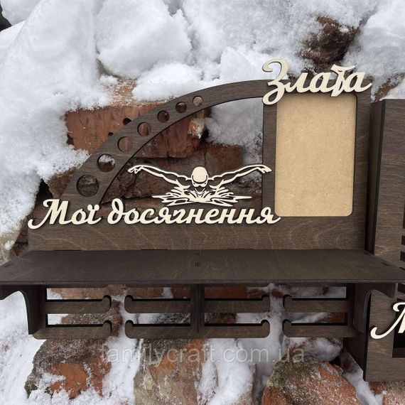 Медальница с фоторамкой и полкой для кубков Деревянный держатель для медалей Органайзер для дипломов, грамот | Зображення 2