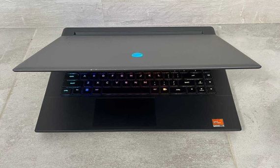Ігровий ноутбук Dell Alienware m16 R1 / 16" (2560x1600) IPS / AMD Ryzen 9 7845HX (12 (24) ядер по 3.0 - 5.2 GHz) / 16 GB DDR5 / 512 GB SSD / nVidia GeForce RTX 4080, 12 GB GDDR6, 192-bit / WebCam б/в | Зображення 4