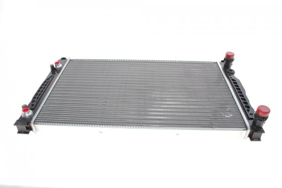 Радіатор охолодження Audi A4 A6 VW Passat 96-05 CR 132 000S