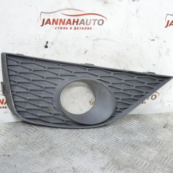 Решітка бампера ліва Seat Ibiza IV 2008-2015 Заглушка протитуманної фари ліва Сеат Ібіза 4 6J0853665A