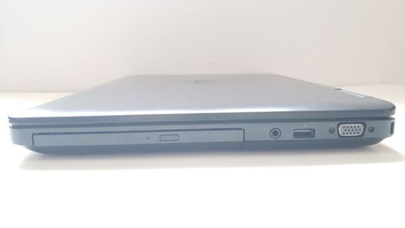 Ноутбук Б-клас Dell Latitude E5540 / 15.6" (1920x1080) TN / Intel Core i7-4600U (2 (4) ядра по 2.1 - 3.3 GHz) / 8 GB DDR3 / 200 GB SSD + 500 GB HDD / nVidia GeForce GT 720M, 2 GB GDDR3, 64-bit / WebCam / DVD-ROM б/в | Зображення 4