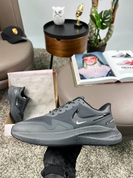 Мужские кроссовки Air Zoom Winflo 8 Shield Dark Grey Space весна / літо / осінь A3645 42 26,5 | Зображення 4