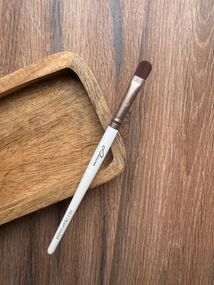 Кисточка для теней, 310 elegance luvia cosmetics cream shader brush