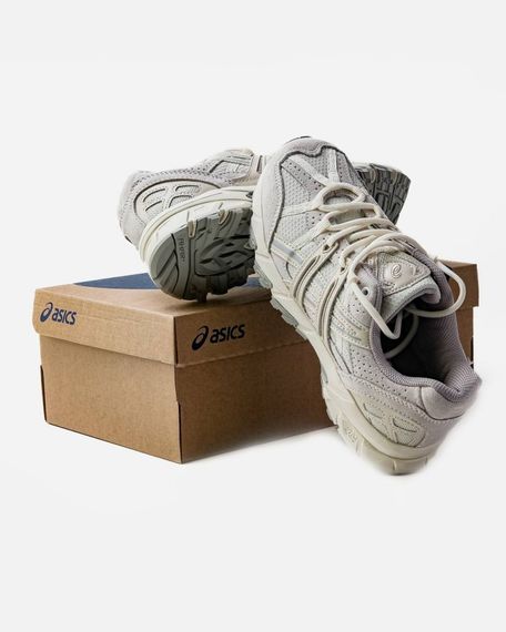 Демісезонні кросівки Asics колір бежевий | Зображення 3