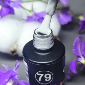 Гель-лак для нігтів Bee Nails 079 (світло-сірий) 8мл