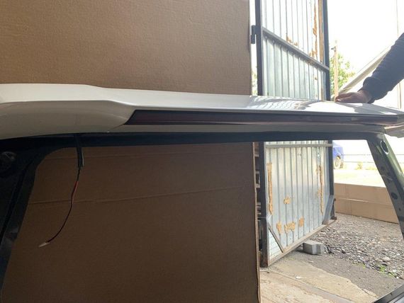 Спойлер (2008-2015) Белый цвет для Toyota Land Cruiser 200 | Зображення 8