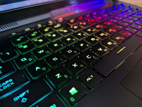Ігровий ноутбук Asus ROG Stix G533QS / 15.6" (1920x1080) IPS / AMD Ryzen 9 5900HX (8 (16) ядер по 3.3 - 4.6 GHz) / 64 GB DDR4 / 2000 GB SSD / nVidia GeForce RTX 3080, 16 GB GDDR6, 256-bit / Windows 11 б/в + Подарунок Бездротова миша / USB | Зображення 6