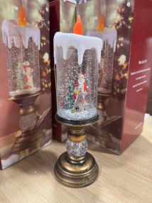 Дід Мороз Декоративна новорічна LED свічка зі снігом, 25см, від батарейок та USB