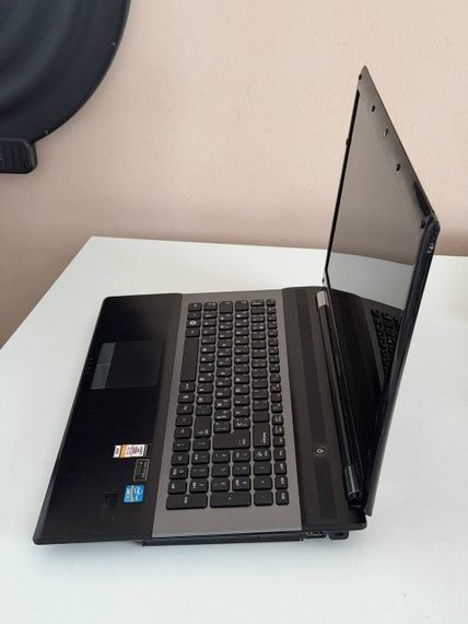 Ноутбук Б-клас Samsung NP-RC730 / 17.3" (1600x900) TN / Intel Core i7-2630QM (4 (8) ядро по 2.0 - 2.9 GHz) / 8 GB DDR3 / 500 GB HDD / nVidia GeForce GT 540M, 1 GB GDDR3, 128-bit / WebCam / DVD-ROM / Windows б/в | Зображення 2