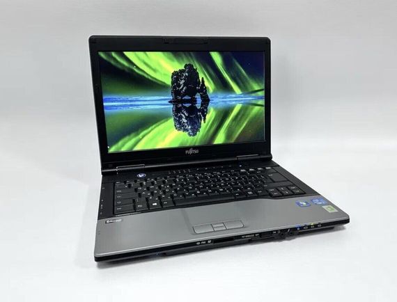 Ноутбук Fujitsu LifeBook S752 / 14" (1366x768) TN / Intel Core i3-3110M (2 (4) ядра по 2.4 GHz) / 8 GB DDR3 / 120 GB SSD / Intel HD Graphics 4000 + гравировка клавиатуры б/у | Зображення 1